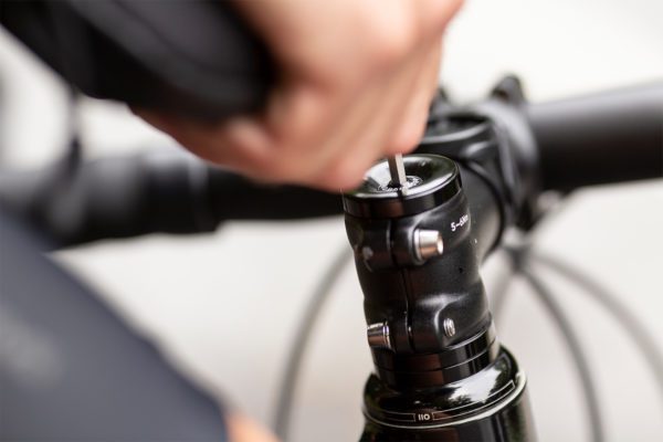 eeNut compression plug assembly for bikes